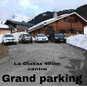 https://la-clusaz-ski-aux-pieds.hotels-rhonealpes.com